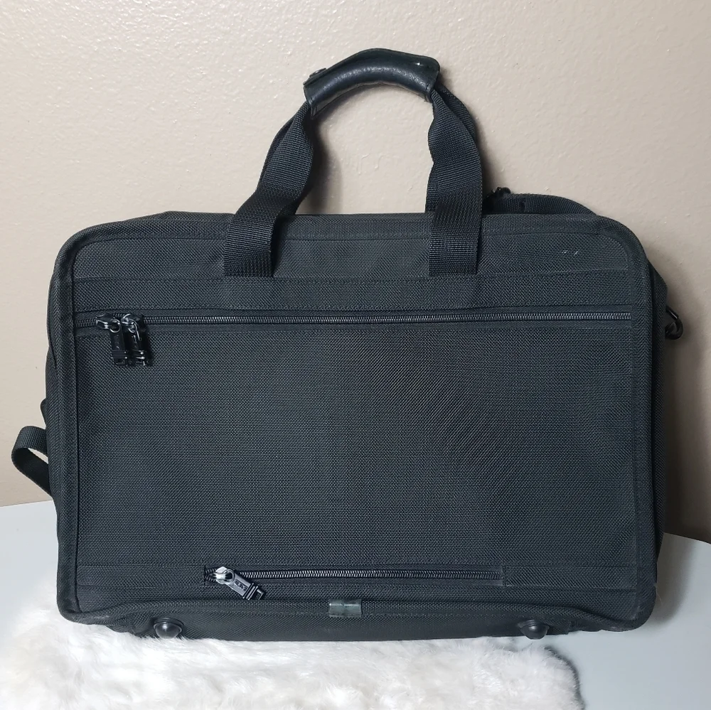 Tumi 225D3 Black Carry-on Travel Overnight Bag Case with Shoulder Strap-17x13x8